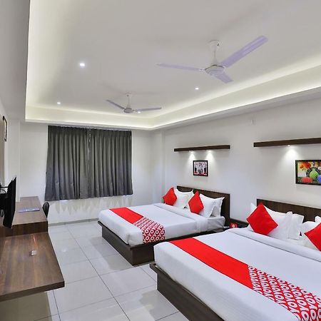 Oyo 16604 Hotel Sparsh Inn Ahmedabad Buitenkant foto