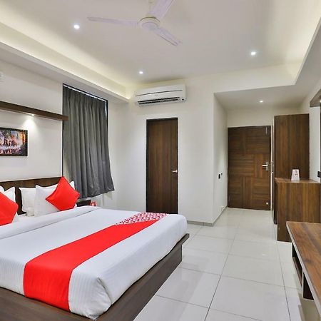 Oyo 16604 Hotel Sparsh Inn Ahmedabad Buitenkant foto