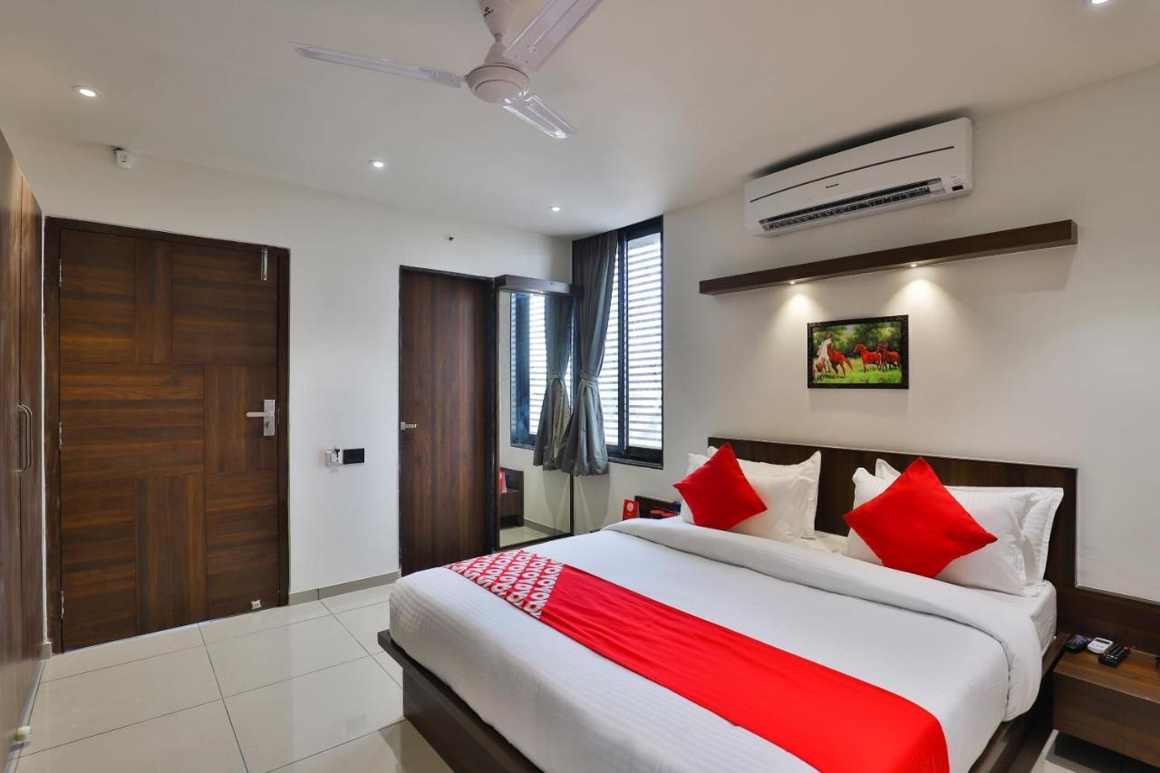 Oyo 16604 Hotel Sparsh Inn Ahmedabad Buitenkant foto