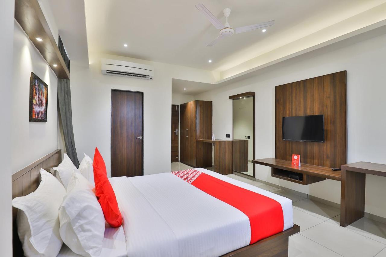 Oyo 16604 Hotel Sparsh Inn Ahmedabad Buitenkant foto