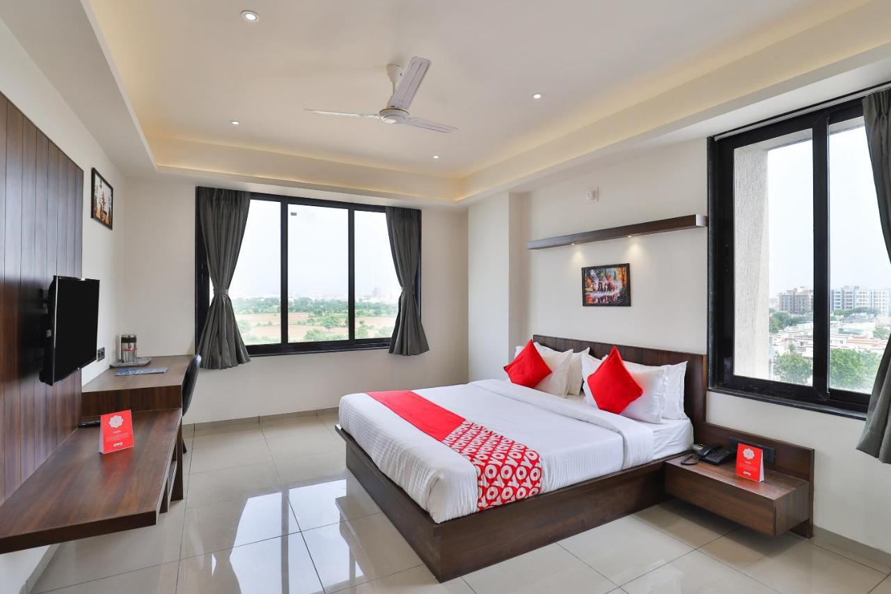 Oyo 16604 Hotel Sparsh Inn Ahmedabad Buitenkant foto