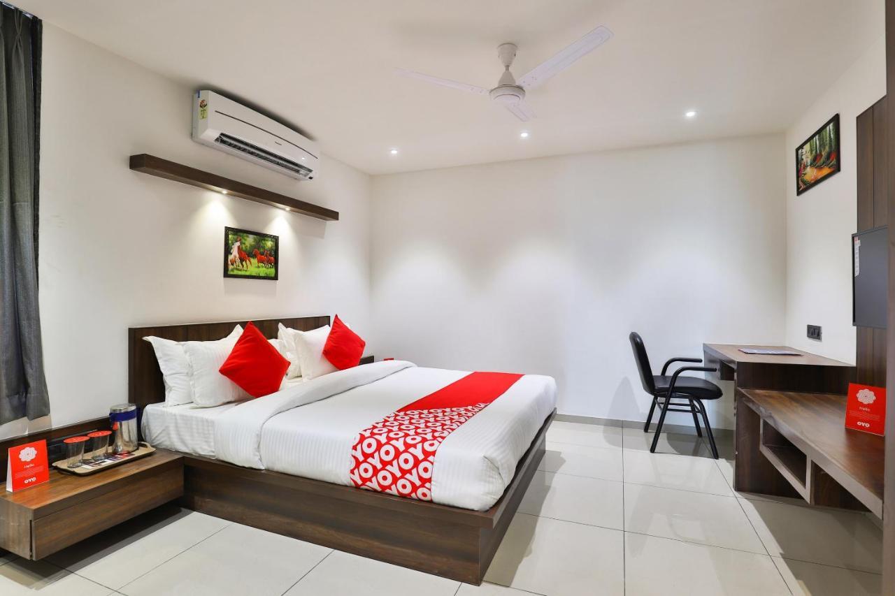 Oyo 16604 Hotel Sparsh Inn Ahmedabad Buitenkant foto