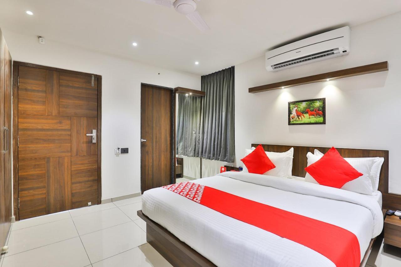 Oyo 16604 Hotel Sparsh Inn Ahmedabad Buitenkant foto