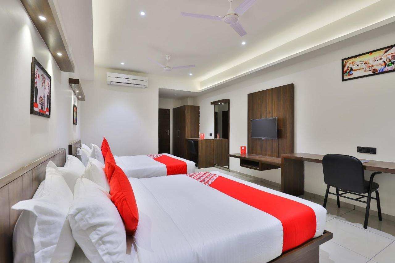 Oyo 16604 Hotel Sparsh Inn Ahmedabad Buitenkant foto