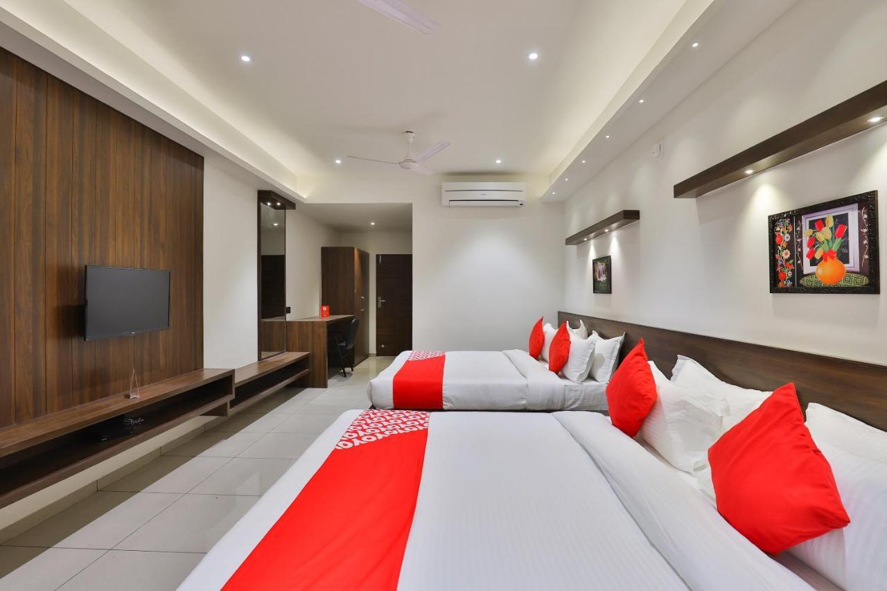 Oyo 16604 Hotel Sparsh Inn Ahmedabad Buitenkant foto