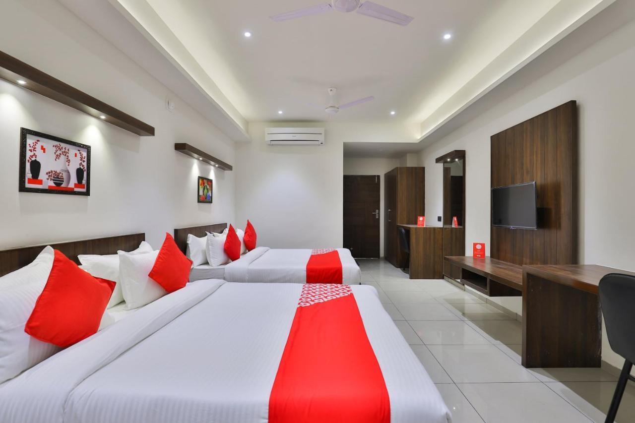Oyo 16604 Hotel Sparsh Inn Ahmedabad Buitenkant foto