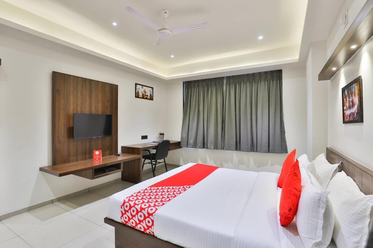 Oyo 16604 Hotel Sparsh Inn Ahmedabad Buitenkant foto