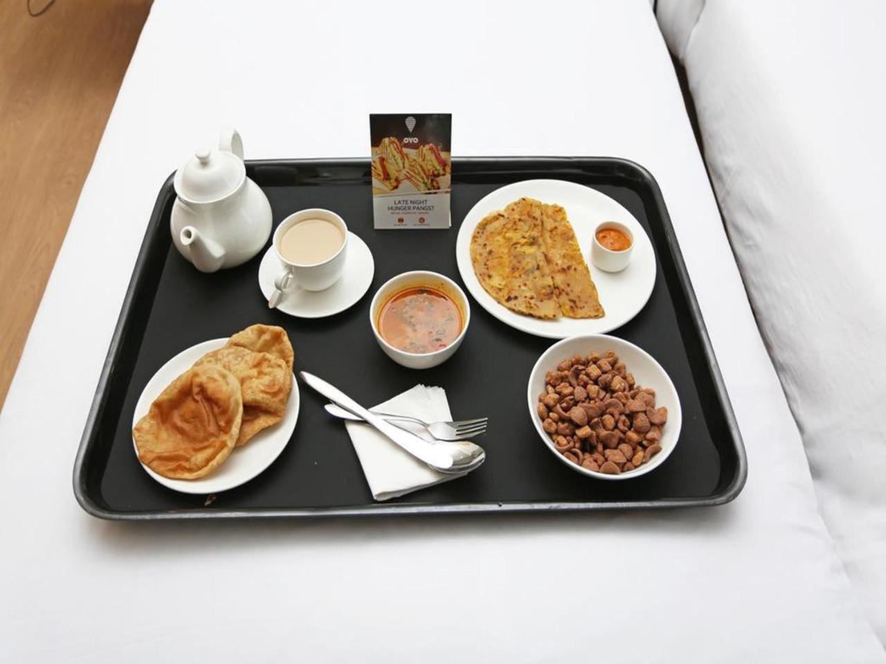 Oyo 16604 Hotel Sparsh Inn Ahmedabad Buitenkant foto