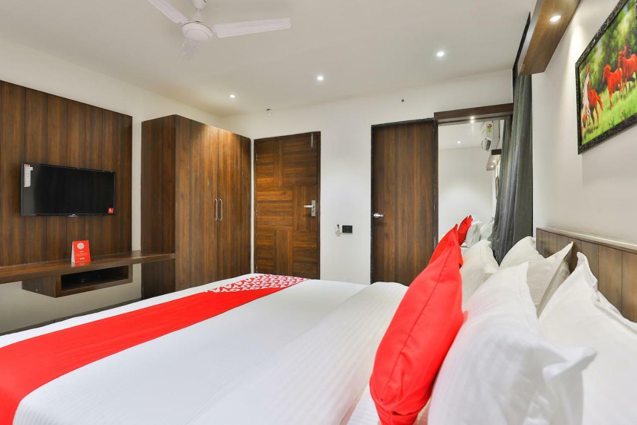 Oyo 16604 Hotel Sparsh Inn Ahmedabad Buitenkant foto