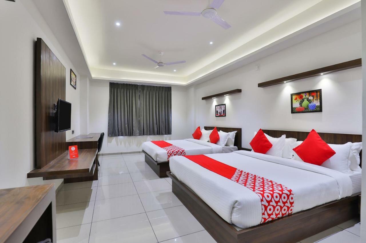 Oyo 16604 Hotel Sparsh Inn Ahmedabad Buitenkant foto
