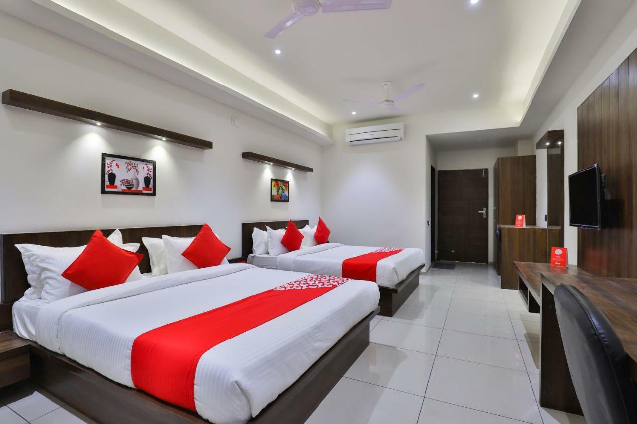 Oyo 16604 Hotel Sparsh Inn Ahmedabad Buitenkant foto