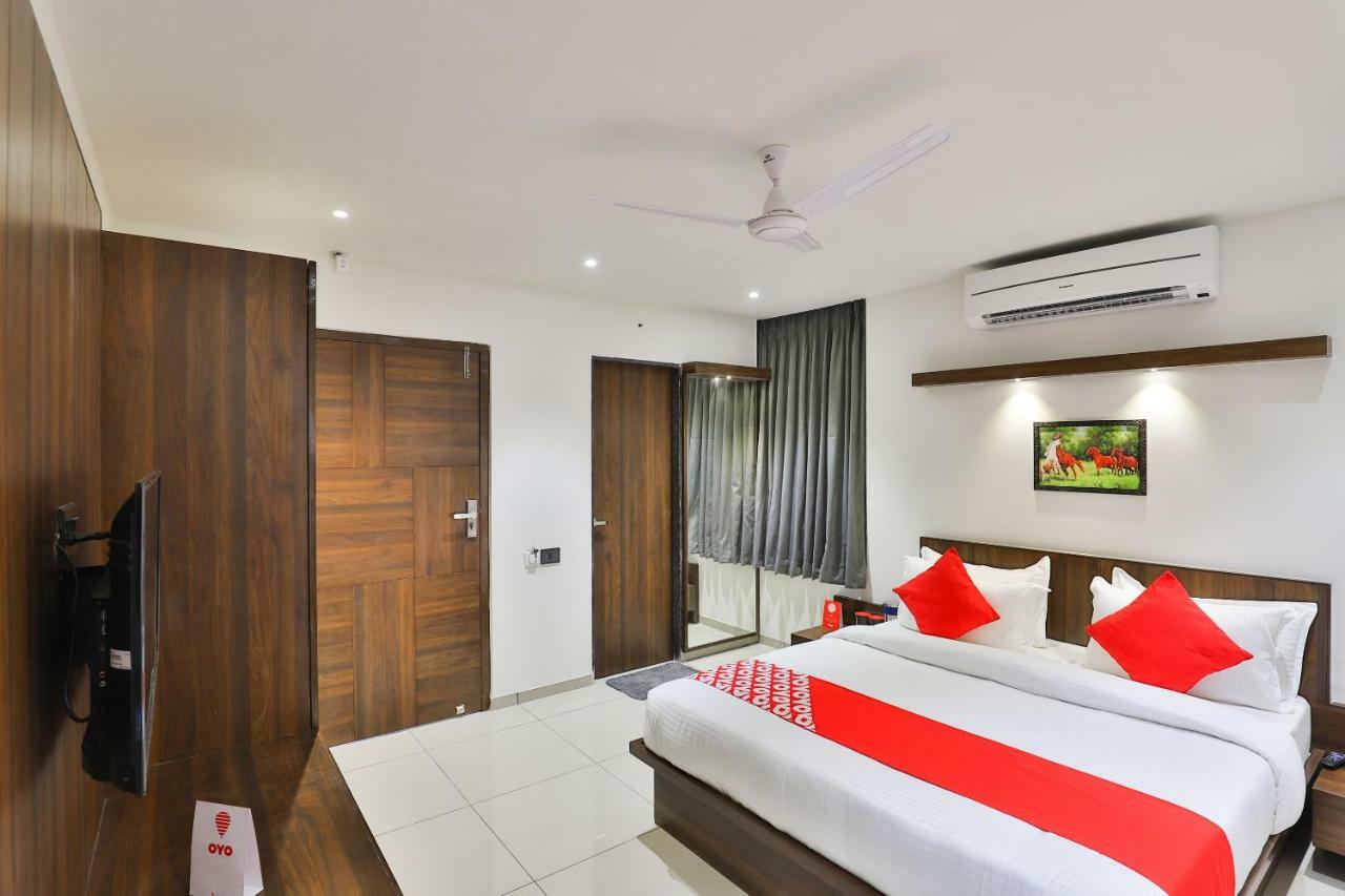 Oyo 16604 Hotel Sparsh Inn Ahmedabad Buitenkant foto